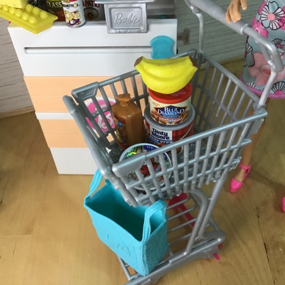 Barbie Doll and Grocery Playset - Picture 3 of 10